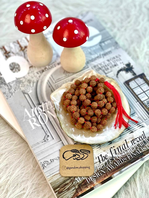 تسبیح رودراشکا 108 عددی گره دار بدون حنا با نخ قرمز